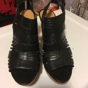 Black wedges sandals